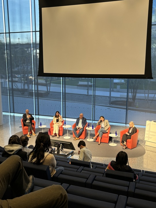 leomschwartz's tweet image. I attended a talk last night with recently departed SEC crypto litigation leader Ladan Stewart, where she debated with @RebeccaRettig1 and @NYcryptolawyer over her agency's controversial approach. 

In one notable exchange, Stewart said the SEC does not view tokens as securities,…