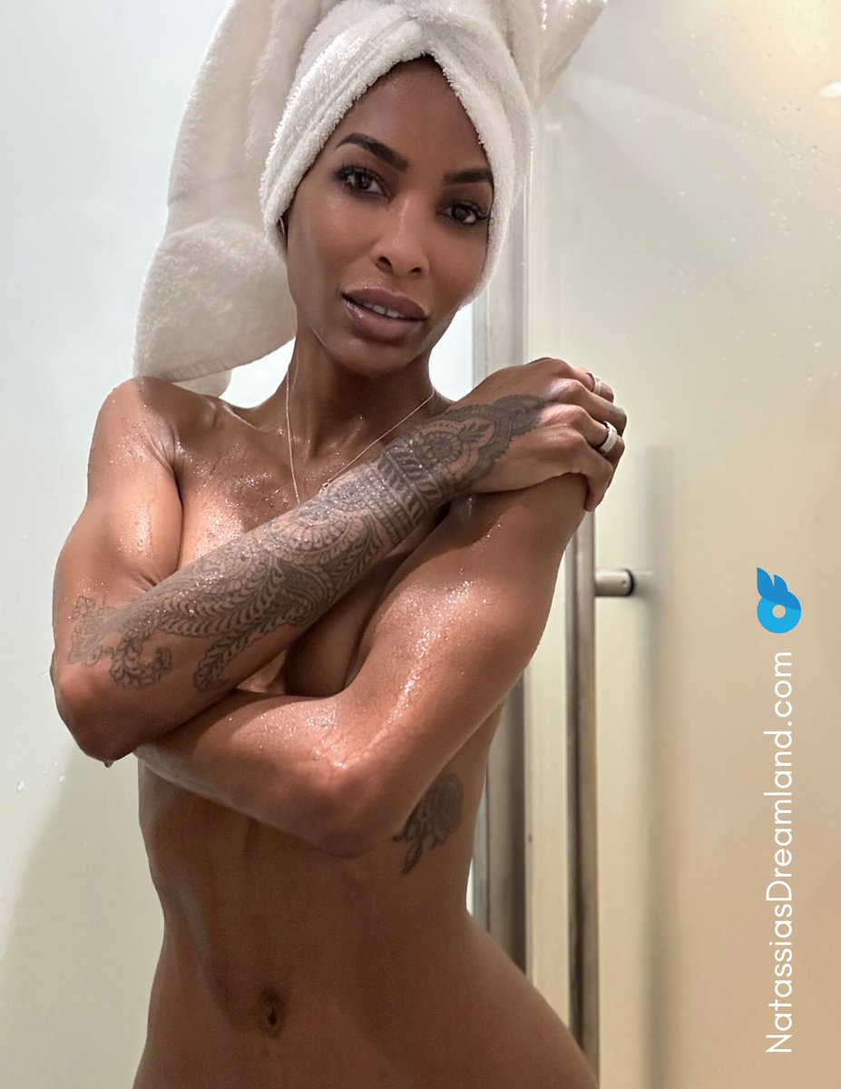 Fresh out of the shower vibes! 🤭 Feeling cute and looking for a little fun right about now. Cum chat with me! Link in bio. 😉💦