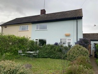 Very happy that this Suffolk location is putting up three Swift nest boxes. The adjacent cream house to the left has a Swift box which was used last year, so an excellent opportunity to expand the colony there. Swift conservation works ⁦<a href="/SuffolkBirdGrp/">Suffolk Bird Group</a>⁩ <a href="/suffolkwildlife/">SuffolkWildlifeTrust</a>⁩