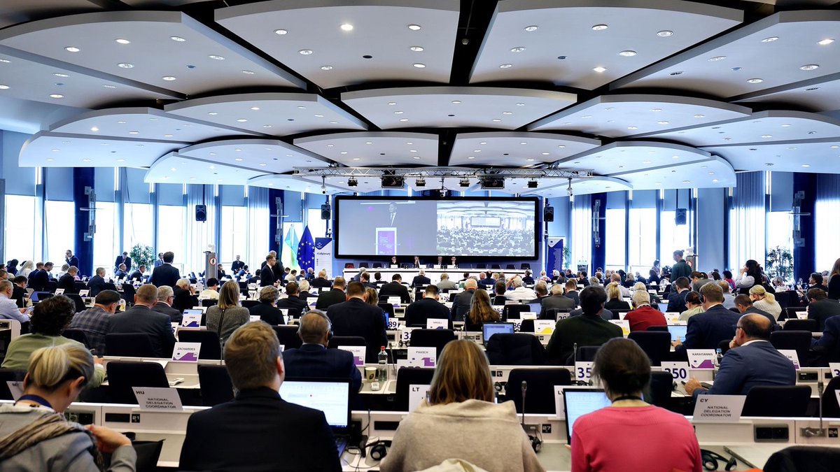 The 160th #CoRPlenary started today.

We are discussing #EUEnlargement, #CohesionAlliance, #EUGreenDeal and #EUElections2024! 

Stay tuned 🔈