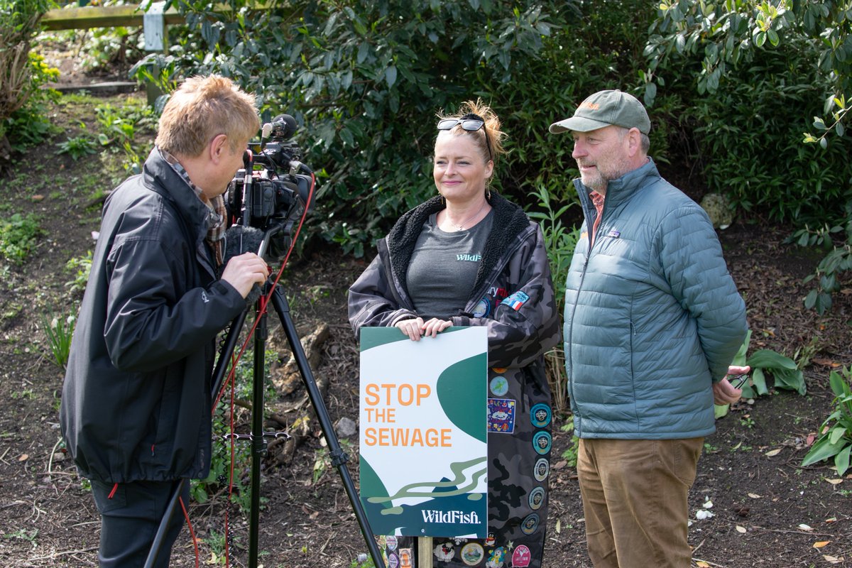 On Sunday, in Newbury, the local community came together to make a powerful statement to #EndSewagePollution 

Take a stand, protest, together, we can make a difference 

#AnglersAgainstPollution  

anglingtrust.net/get-involved/a…