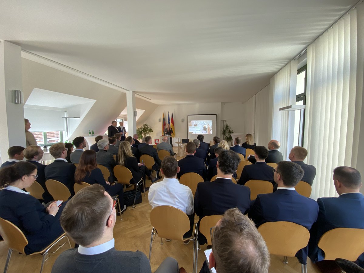 🇱🇹Viceminister @GretaMonika met with German defence industry leaders in Berlin today to discuss potential investments in Lithuania. Viceminister presented the possibilities while representatives from defence industry companies expressed their growing interest.