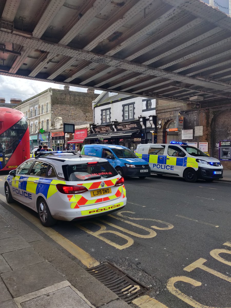 3 @BTP vehicles by Brondesbury Station. Does anybody know why?