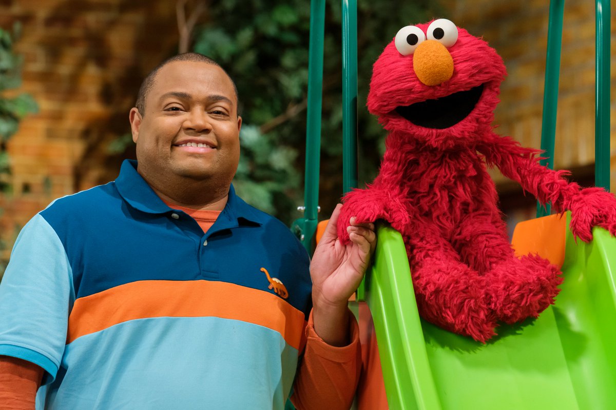 Sometimes, going down the slide can be a little scary for Elmo. But holding a friend's hand can really help! Elmo is thankful for you, Chris! ❤️