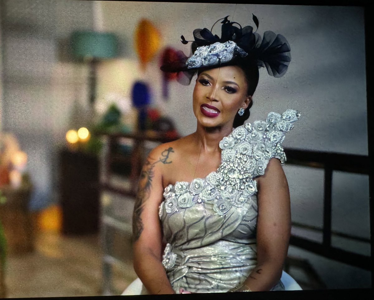 Ndoomieh_Thooli's tweet image. the 8 years she spent ehubhana nendoda ka aunt wakhe ngabe she made something for herself and stop envying nonku's success nokuthi how nonks grew up coz wooow
Wake wasilaya no nonks ngokuthi she's broke yoo slee sithe sorry 🙏 
#RHODurban #RHOD