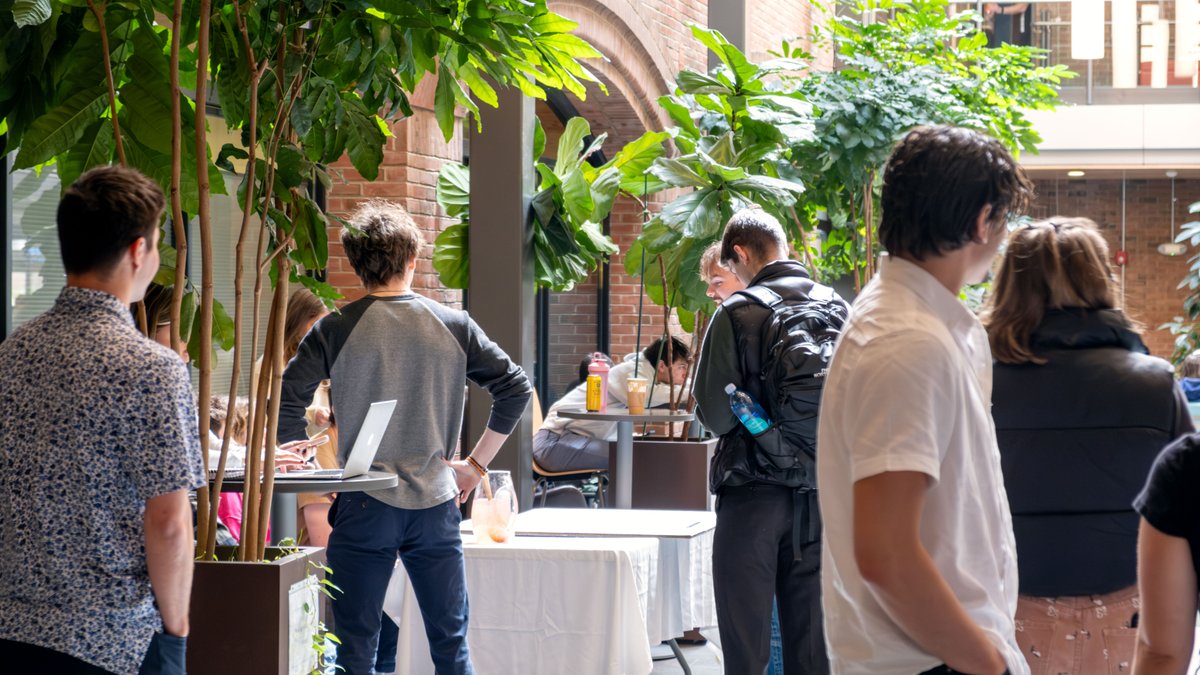 🌟 Student teams in the Grossman School Entrepreneurship Theme capstone class hosted a trade show to present new venture ideas, gaining feedback from experts and customers. 🚀 Showcasing ideas via booths, delivered pitches, with support from Professors Monsen and Glavas. 👏
