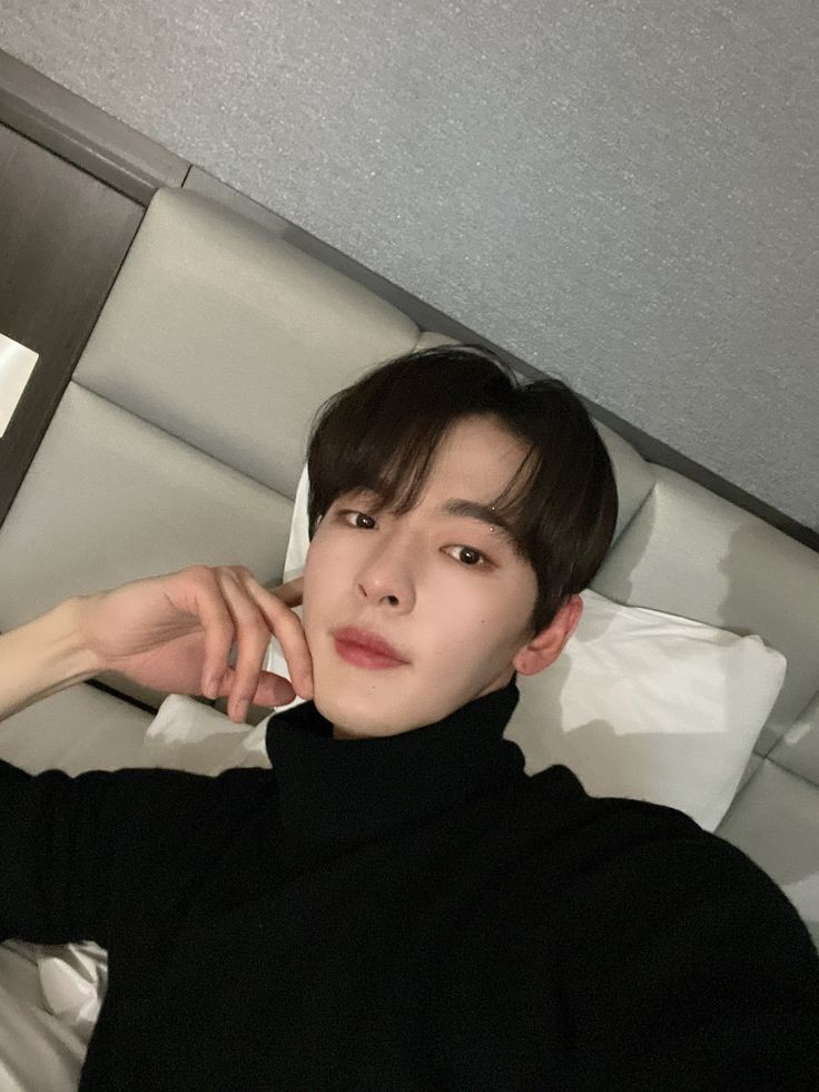 UpdateKBoys's tweet photo. 🎉🎂 Hoje, o KB do OnlyOneOf, está completando 32 anos. Parabéns! 

Nós desejamos um feliz aniversário, muita saúde e sucesso em sua carreira! 🥳✨

HAPPY KB DAY
#HAPPYKBDAY
#OnlyOneOf #온리원오브
#KB #규빈 https://t.co/TXEuOLiwAT