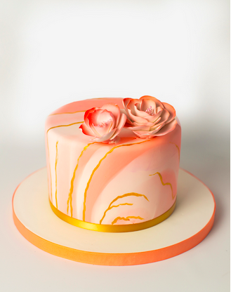 Show your mama some love this Mother's Day! Our marble cake is a beautiful addition to her special day. :) Order yours online today! charm-city-cakes.square.site/shop/lil-cakes… #lilcake #marblecake #gold #floral #mothersday #mom #love #food #baltimore #charmcitycakes #ccc #duffgoldman #duff