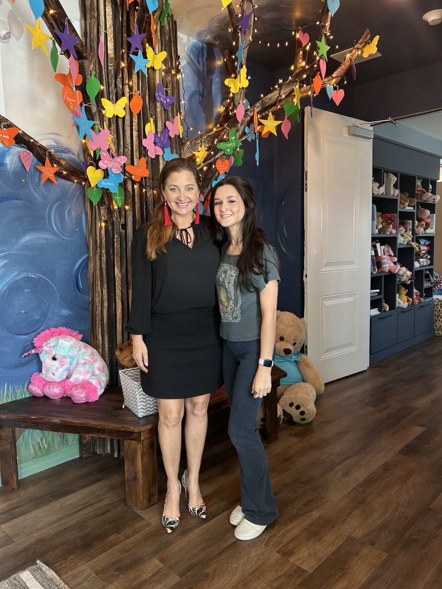 valerieshousefl's tweet photo. Grieving Kids Can Do Big Things! 🏡

We want to wish Valerie's House teen Alexa a fond farewell as she heads off to @FloridaState to begin her college career.
---
#ValeriesHouse #FSU #Charity #Nonprofit #ChildrenGrieve #College https://t.co/unNETN0RV5
