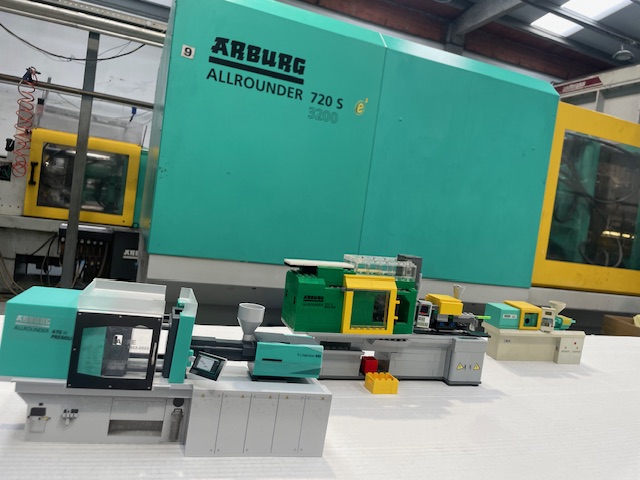 Gracies #ARBURG per la nova #MAQUINA 470 Premium que incorporem a #Moldiplast moldiplast Moldiplast - Fabricant de Peces de Plàstic per Tercers #injectionmolding #molding #Engineering  #processengineer #K2025 #PlasticParts #Production #Injection