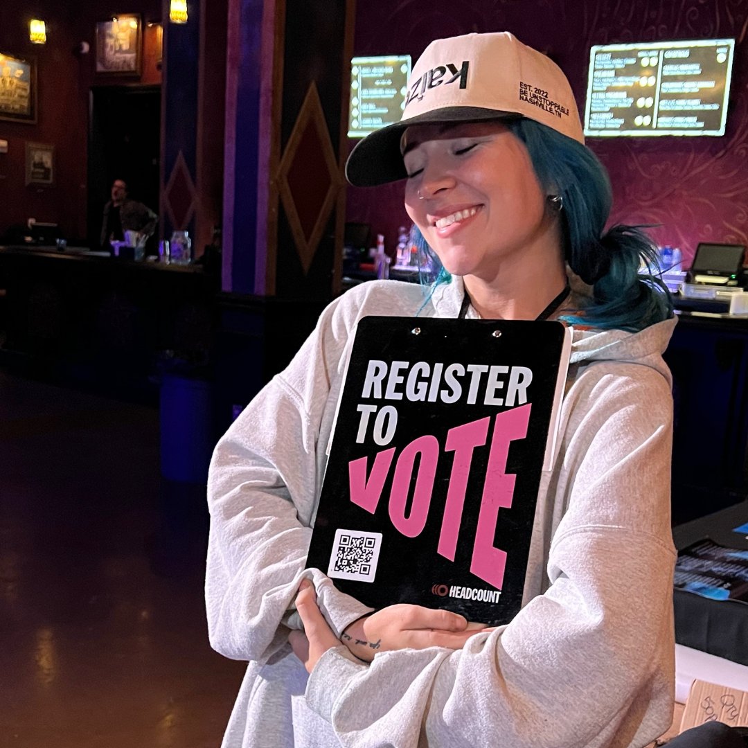 You never know who you'll meet when volunteering with HeadCount 🤩⁠
⁠
⁠
⁠
#VolunteerAppreciationMonth