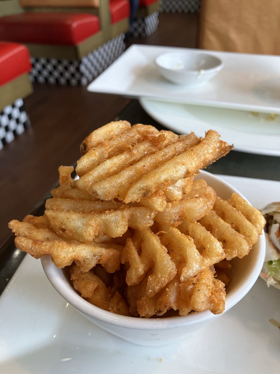 Waffle fries don’t get enough love and respect. Chit Chat Diner, Hackensack. One of 16 24-hour-diners in New Jersey. I’m visiting them all. One more to go!