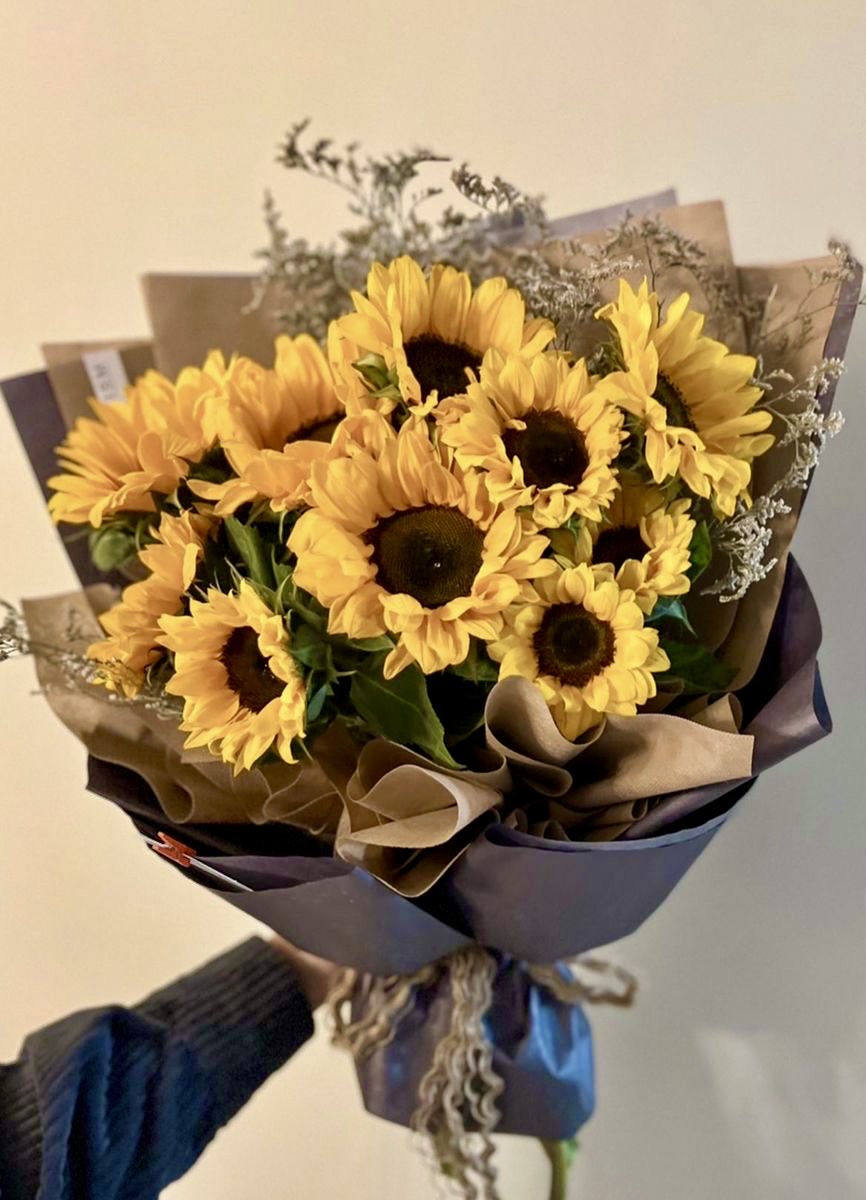 sunflowerchives's tweet photo. happiness 🌻 https://t.co/mRH5oH8mG0