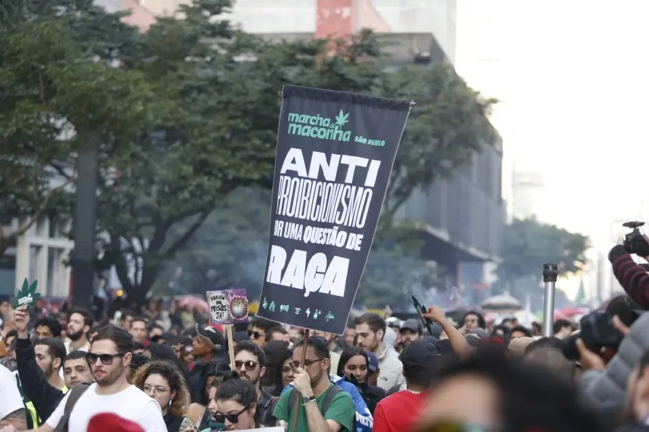 .@hrw_brasil: 'Além de ineficaz, a 'guerra às drogas' tem consequências devastadoras para os direitos humanos: alimenta o crescimento de organizações criminosas que cometem abusos e corrompem o Estado de direito, e impulsiona operações policiais letais'. em.com.br/internacional/…