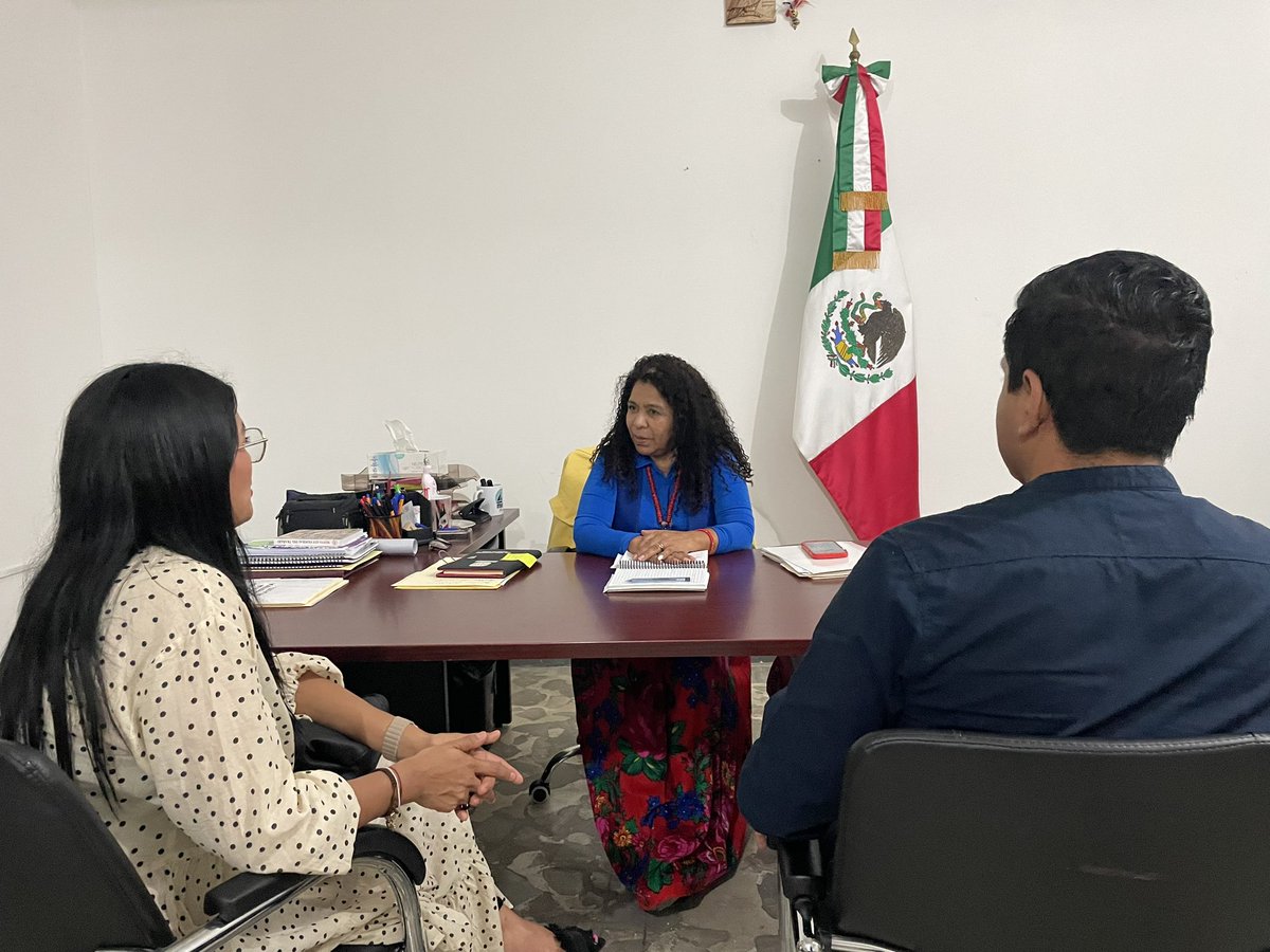 Seguimos avanzando con los temas sociales prioritarios en los diferentes municipios del estado, esta vez recibimos en la <a href="/Trabajo_GobOax/">Secretaría del Trabajo de Oaxaca</a> a la presidenta municipal de San Lorenzo Cacaotepec, Iris López Zavaleta.

Con quien trazamos rutas de colaboración.