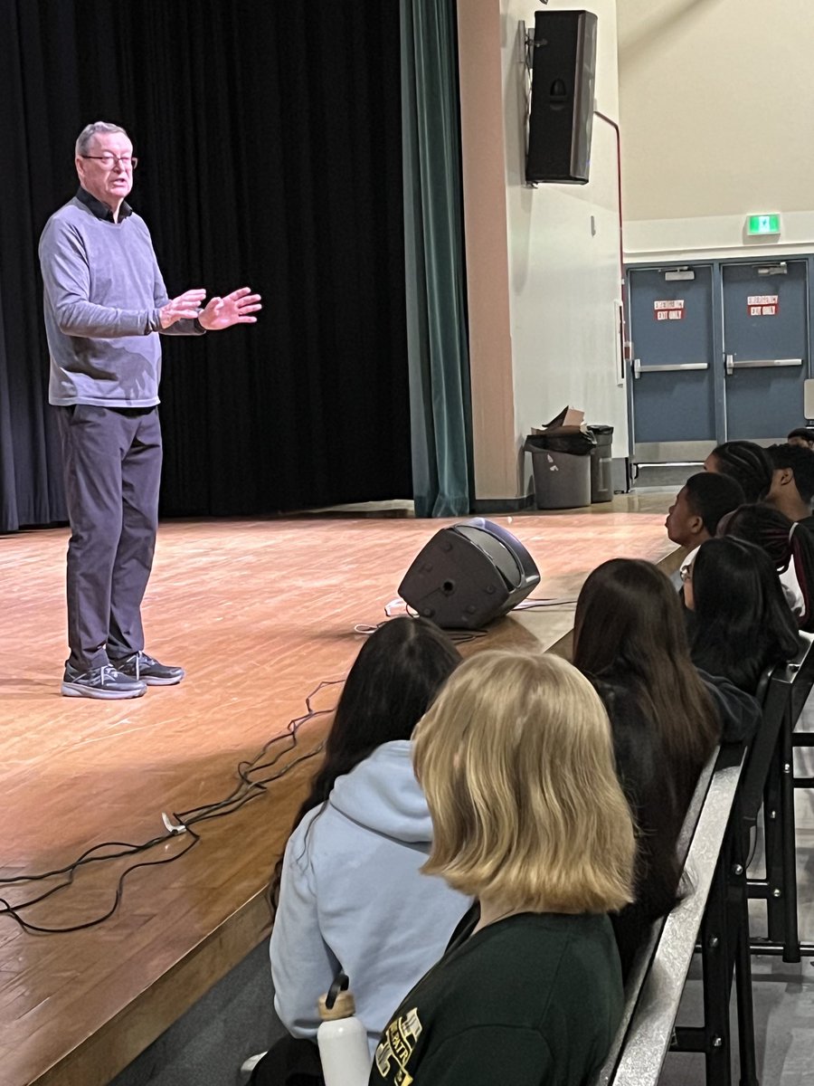 Our English students ⁦@StPatricksOCSB⁩ were honoured to have renowned Canadian author ⁦@EricRWalters⁩ sharing with us today. We loved hearing about your books and writing process 📚. Congrats on another #GovernorGeneralAward.