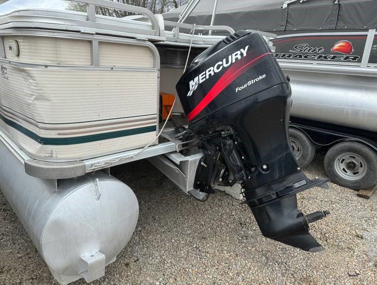 New Inventory Alert! 2000 Sylvan 824 Elite $6700
Powered by a 75hp Merc 4 Stroke outboard. NO TRAILER. Has a bimini top, stereo, docking lights, full cover, and a hummingbird depth finder. Seats and carpet show wear. Schedule a showing before it's gone! 
anchorpointmarina.com/inventory/2000…