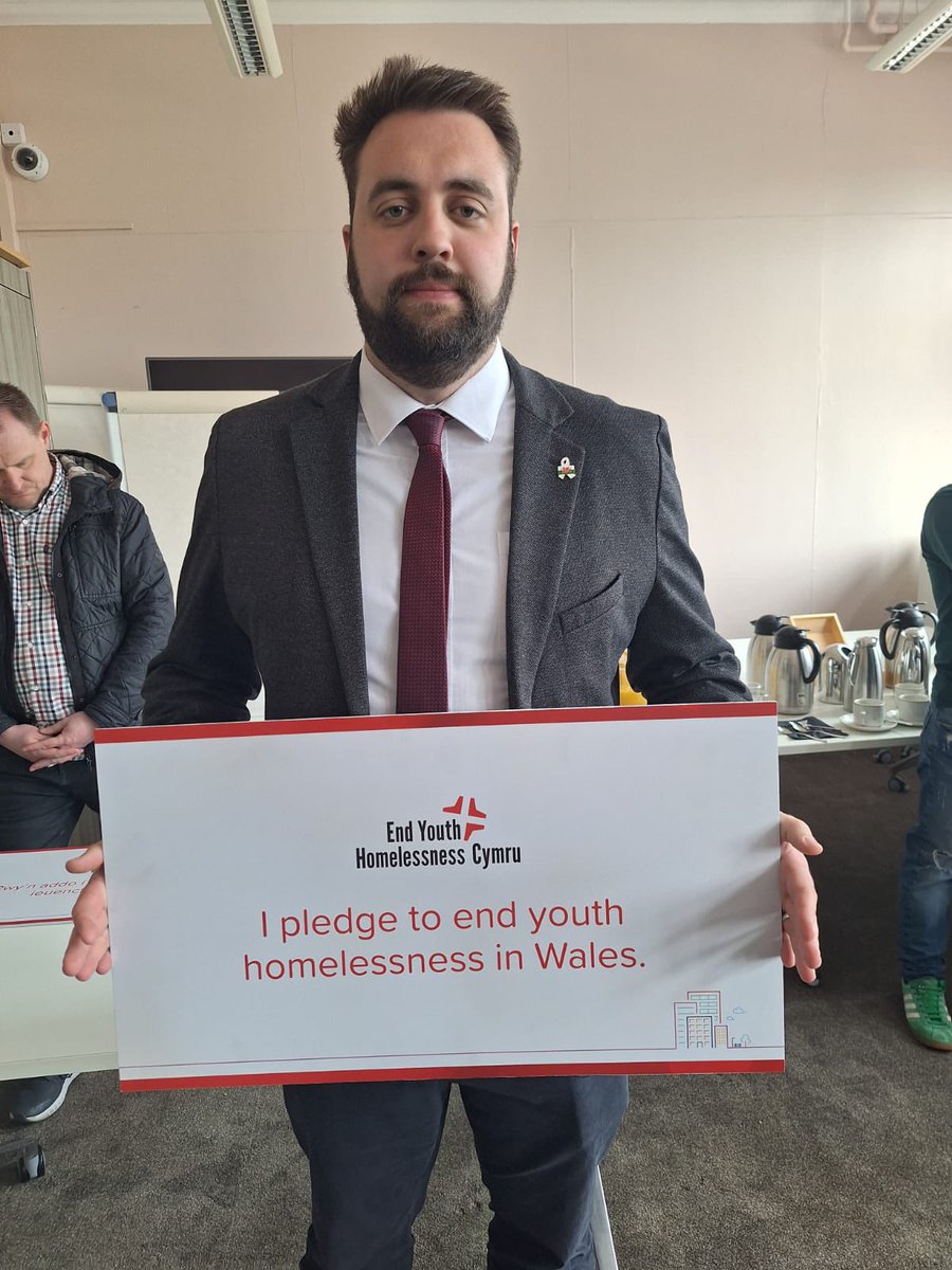 Brilliant to be at the Senedd today to launch our research ‘Impossible to Navigate, Youth Homelessness Through the Lens of Neurodiversity’. Thanks to everyone who came along and thanks again to @Sioned_W for sponsoring! 

Lot of work to do, get in touch to be a part of it!