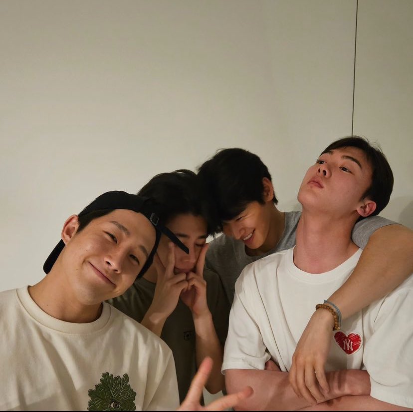 eunwoo archive tweet media