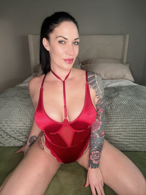 All signs are pointing to me practicing abstinence unless it&rsquo;s work 💁🏻&zwj;♀️ &hellip; my future man will probably<a href="/tag/gitrdone"class="tags"><span>#gitrdone</span></a>