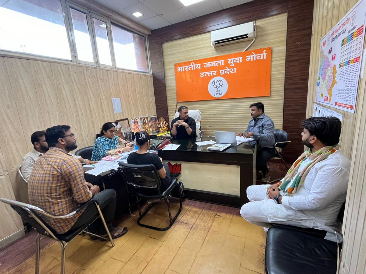 PranshuDutt's tweet photo. आज भाजपा प्रदेश कार्यालय पर युवा मोर्चा स्टेट मॉनिटरिंग टीम के साथ बैठक कर अभियानों व कार्यक्रमों की समीक्षा की https://t.co/Sn9ju3YtgH