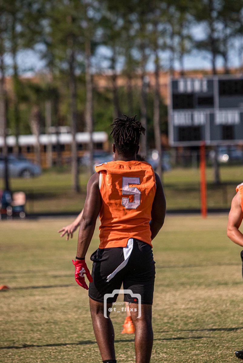 Spring loading ⏳… <a href="/UHSTitansFB/">UHS Titans Football</a>  5 4ever Humble 🌟