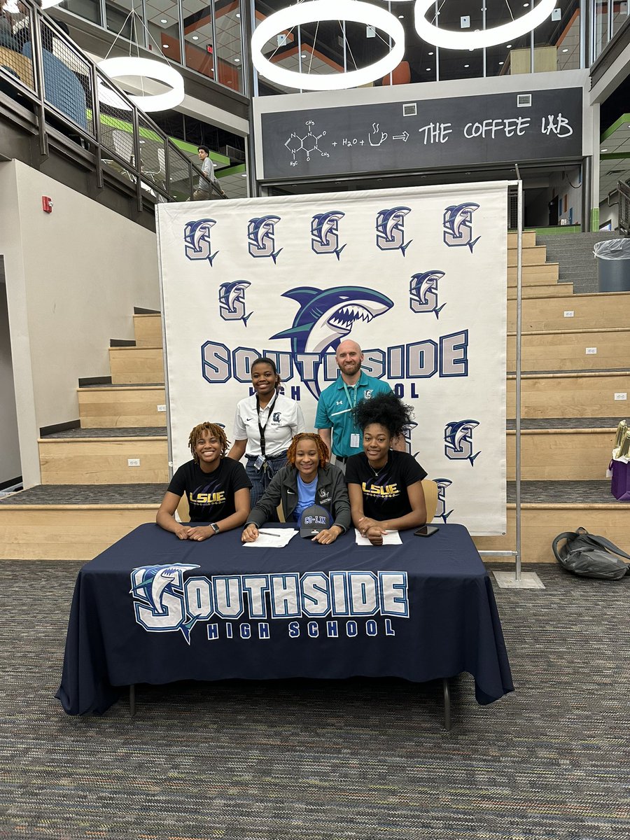 Congratulations to Alleyah Kennedy (LSUE), Eymani Key (CO-LIN), and Tamia Cahee (LSUE) on signing their National Letters of Intent today! 6 players in 4 years who have signed to play in College! #FearTheFin #WhosNext @LgrBasketball @MikeCoppage1 @LSUEBengals @colinathletics