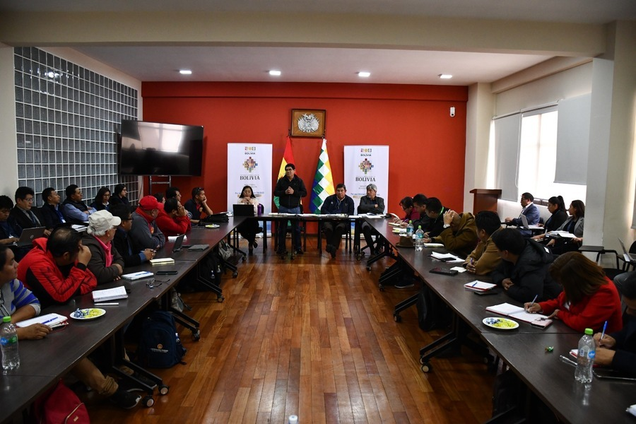 laepocabo's tweet photo. #17deAbril #Bolivia #Educación 
El #MinisterioDeEducación informó que hubo avances en la atención del #PliegoPetitorio de los dirigentes de la #CTEUB y ratificó la predisposición de mantener el #diálogo👇
https://t.co/9FWUQRTEDm https://t.co/PTTghC6ro5