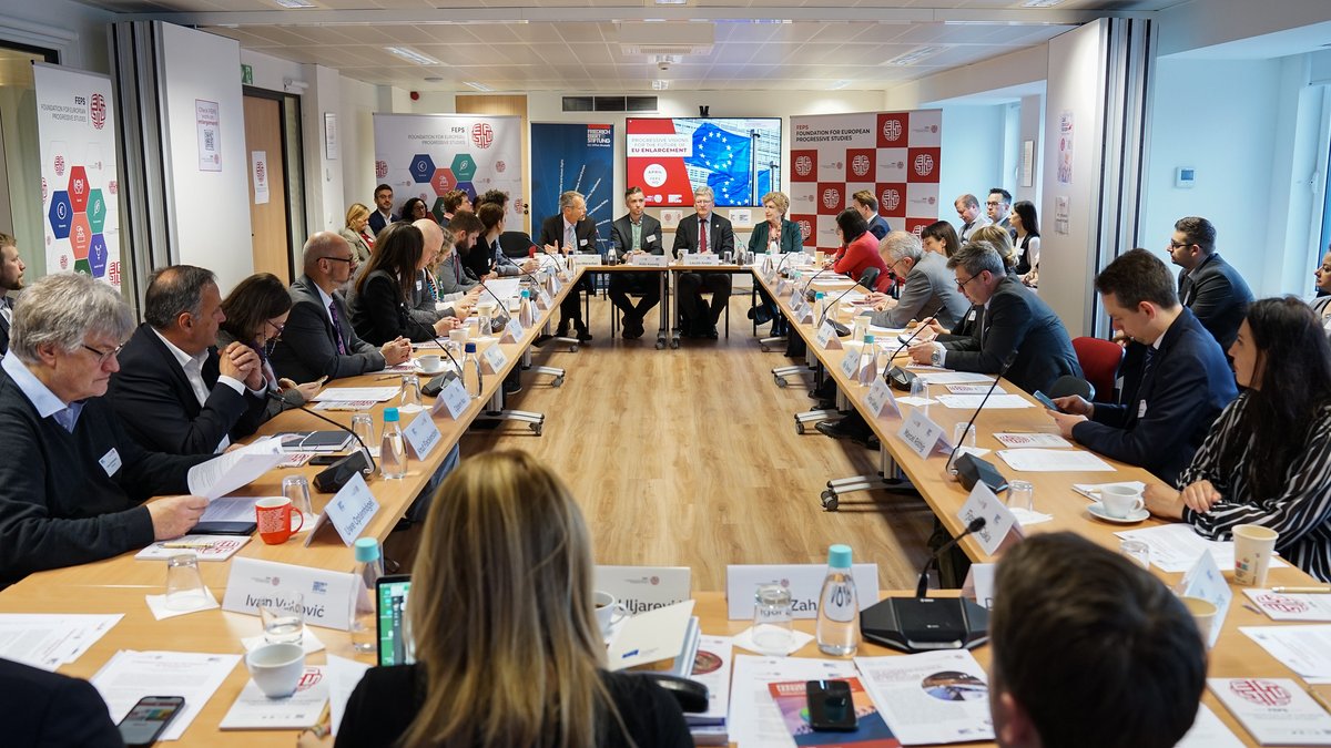 FEPS_Europe's tweet photo. Policymakers, think tankers and academics from the 10 candidate countries met today for "Progressive visions for EU enlargement" at FEPSHQ! 🇪🇺

Progressive views on enlargement, treaty reforms &amp; the future of the EU were among the topics discussed. 

🔗https://t.co/akpUfpxbL9 https://t.co/ZvIjlMBaGi