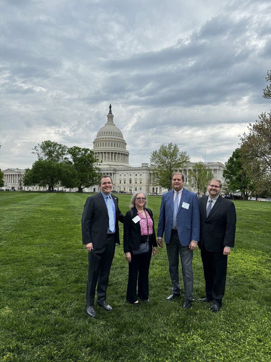 The Texas delegation representing @ASCO is ready for #ASCOAdvocacySummit. We are advocating for dealing with drug shortages, increasing funding for cancer research, and telemedicine.