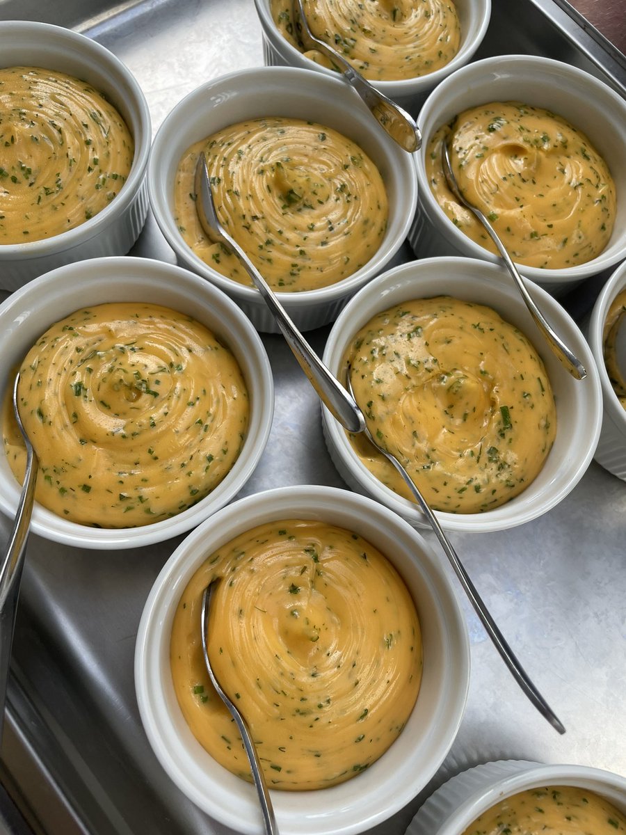 When I’m not on food education research duties, I dust off my whites and  run my event catering business. All about balance ⭐️