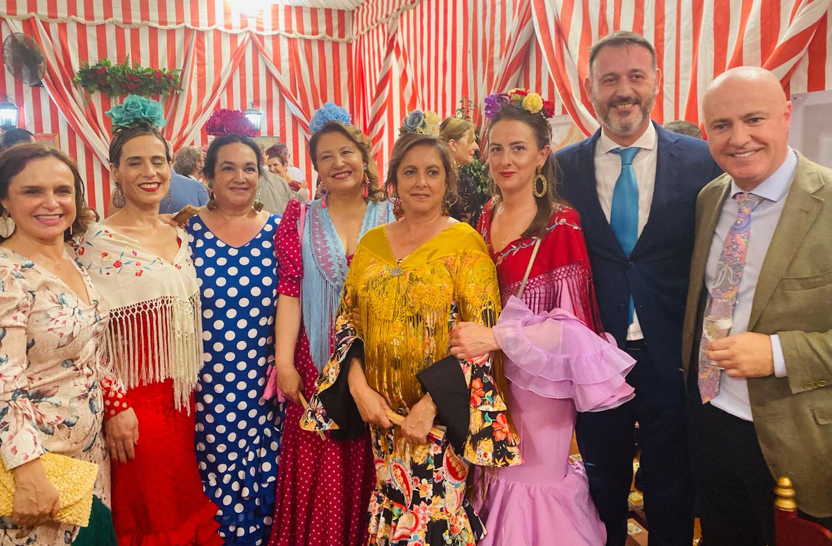 🪭 La consejera @CarmenCrespoPP en el Real de la Feria de #Sevilla este miércoles junto al alcalde de la ciudad, @jlsanzalcalde, los consejeros de @AndaluciaJunta @antoniosanz, @Patricia_Pozo_ y @LinaGarcia_AND, y la delegada en Almería,@aranchamartinpp