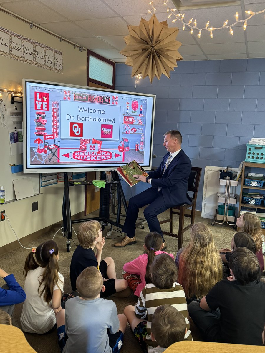 So thankful for Dr. Bart for coming in this morning to read us a book about doing our best on our NSCAS test #yorkdukes