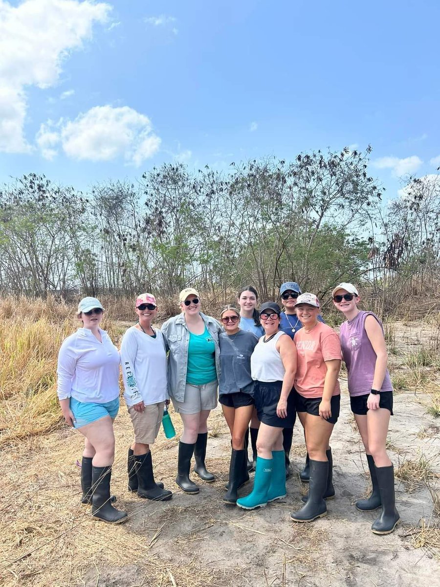 It has been a few weeks since some of our STEM students and teachers traveled to Panama to work with Biologists on wetland restoration, amd beach cleanups. We learned about culture and food too! What a great trip we had! Still thinking about it!

<a href="/EFtours/">EF Educational Tours</a> 
<a href="/emilylahredu/">Emily Lahr, Ph.D.</a> 
#STEM
