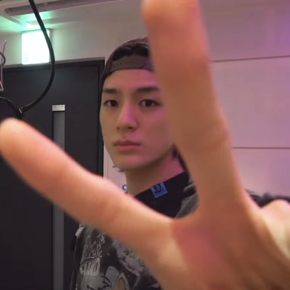 LJNFEED's tweet photo. 므엉이 camera test https://t.co/8yElNGvbSa