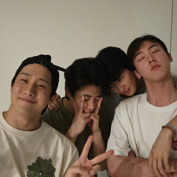 intokmj's tweet photo. sanha’s ig post with these captions. 😭🫶🏻

"love you brothers 💜"      "happiness"

#아스트로 #ASTRO https://t.co/qPVbTBNWfa
