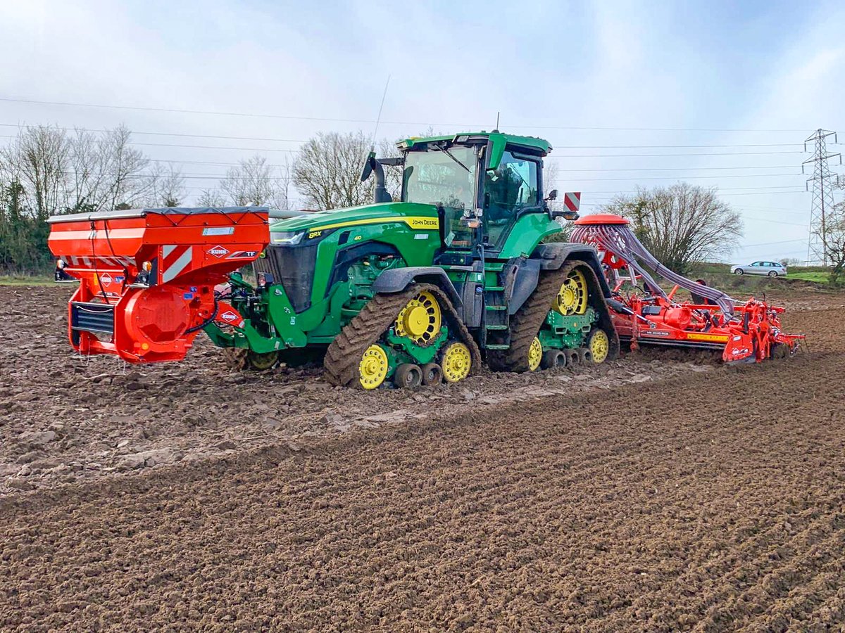 ✨ Spring drilling goals ✨ 8RX410 with a 6m KUHN Combi Drill, complete with a TF front tank and a 6m power harrow. If you're interested in a similar set up, contact your local Ben Burgess Area Sales Manager to organise a demo. 📞 #kuhn #benburgess #johndeere