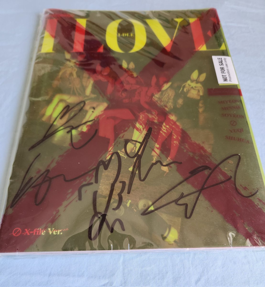 📢 (G)I-DLE GIVEAWAY 🎉

All member SIGNED 'I Love' album

Starting today &amp; ending 04/23/24 @ 5:00pm EDT

See thread 1-4 for rules &amp; info 

#Minnie #민니 #Yuqi #우기
#Soyeon #소연 #Miyeon 
#미연 #Shuhua #슈화 
#GIDLE #G_I_DLE 
#여자아이들