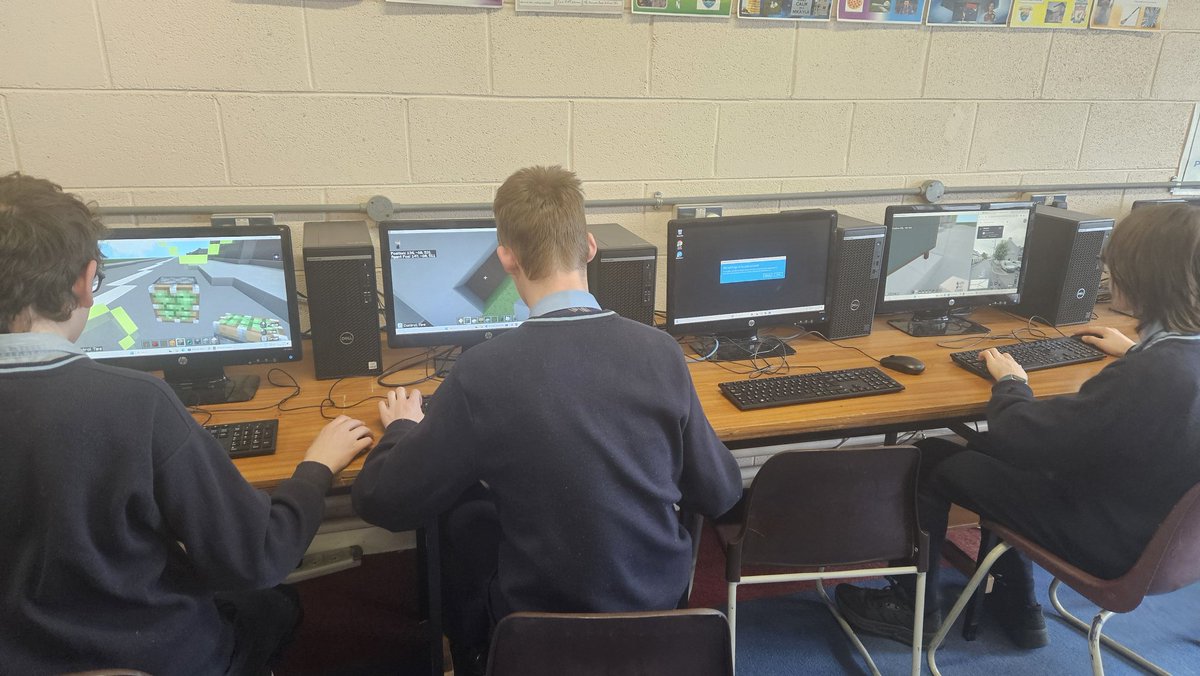 Our Minecraft Gurus were back to the grind today at lunchtime to continue on the amazing work they've done recreating some of the main buildings in Kilcormac @PlayCraftLearn @MichaelB_Edu #loetbSTEAM