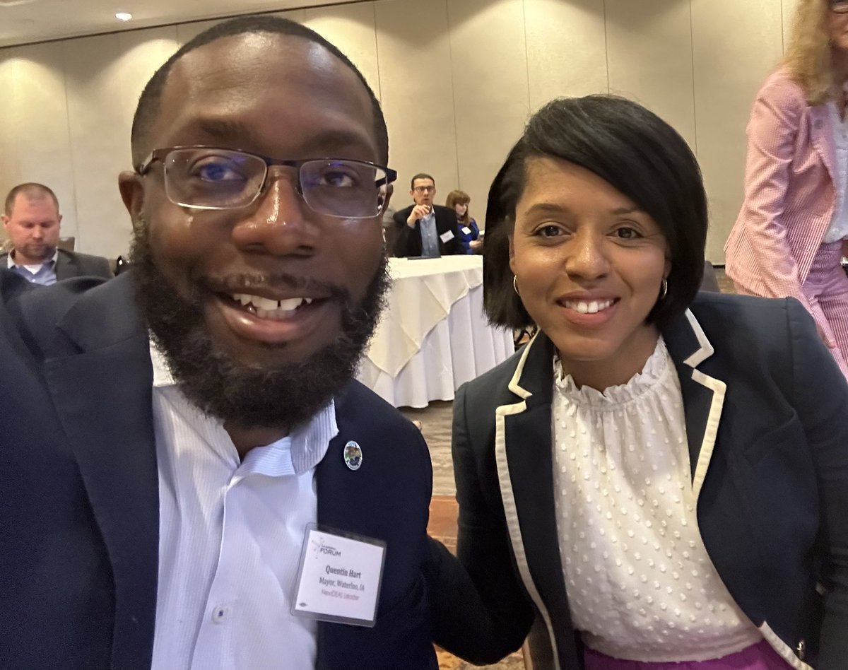 Small world moment! Met this lady sitting next to me at the @newdealleaders Idea Summit in AZ. She is the city auditor for Albany, NY and running for mayor. My pastor (Charles Daniel of Antioch) is from Albany and she knows him.