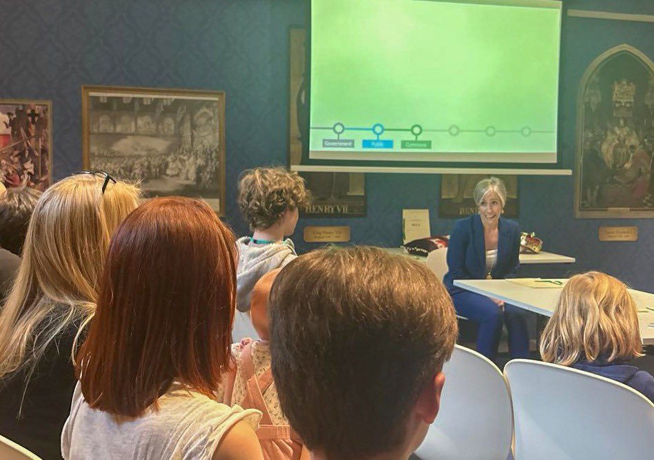 I spent a lovely afternoon yesterday answering questions from some of the youngest members of the #StAlbans Greenley Home Education Group in @UKParliament. It's always fantastic to play a part in these early political conversations and meet our next generation of change makers!