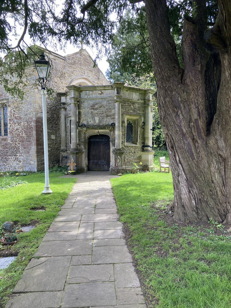BenRymerHist's tweet photo. Other highlights of this walk along the Oxford Green Belt Way included an unusual heptagonal porch at Sunningwell, and some inquisitive deer https://t.co/ff8Kve1NSy
