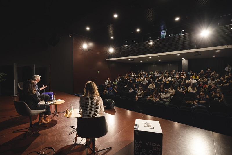 DocsBcnPro's tweet photo. 🔸'Finding, funding and festivals: how to succeed in your first doc'

🗣️ With Sissel Morell Dargis, Mar Clapés, @guillemcabra, Kristoffer Poulsen and Alba Bresolí (moderator)

🗓️7/5
⌚️10h
📍@cececebe 
🚪Open to the public (with reservation)
➡️https://t.co/3aw6WXXPIg https://t.co/tLICkA8Qpz