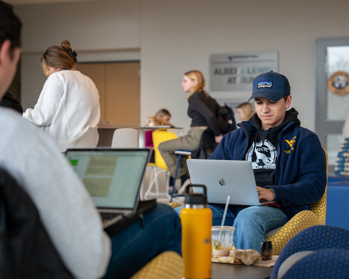 Don't forget to take advantage of the complimentary drink specials this week as you're getting through your finals! ☕

Stop by Jazzmans, Starbucks at UPlace or Bits 'n Bytes for a free small coffee or $1 off any other drink (per day) until May 3.