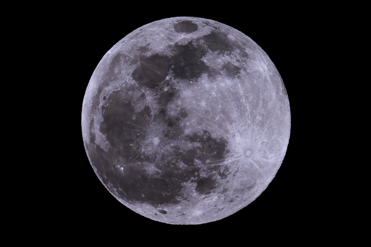 #OneToadPhotography's featured photo of the day:

This shot of the moon was taken last April with a @CanonUSA EOS R3, 1200mm lens, and a Gitzo tripod.