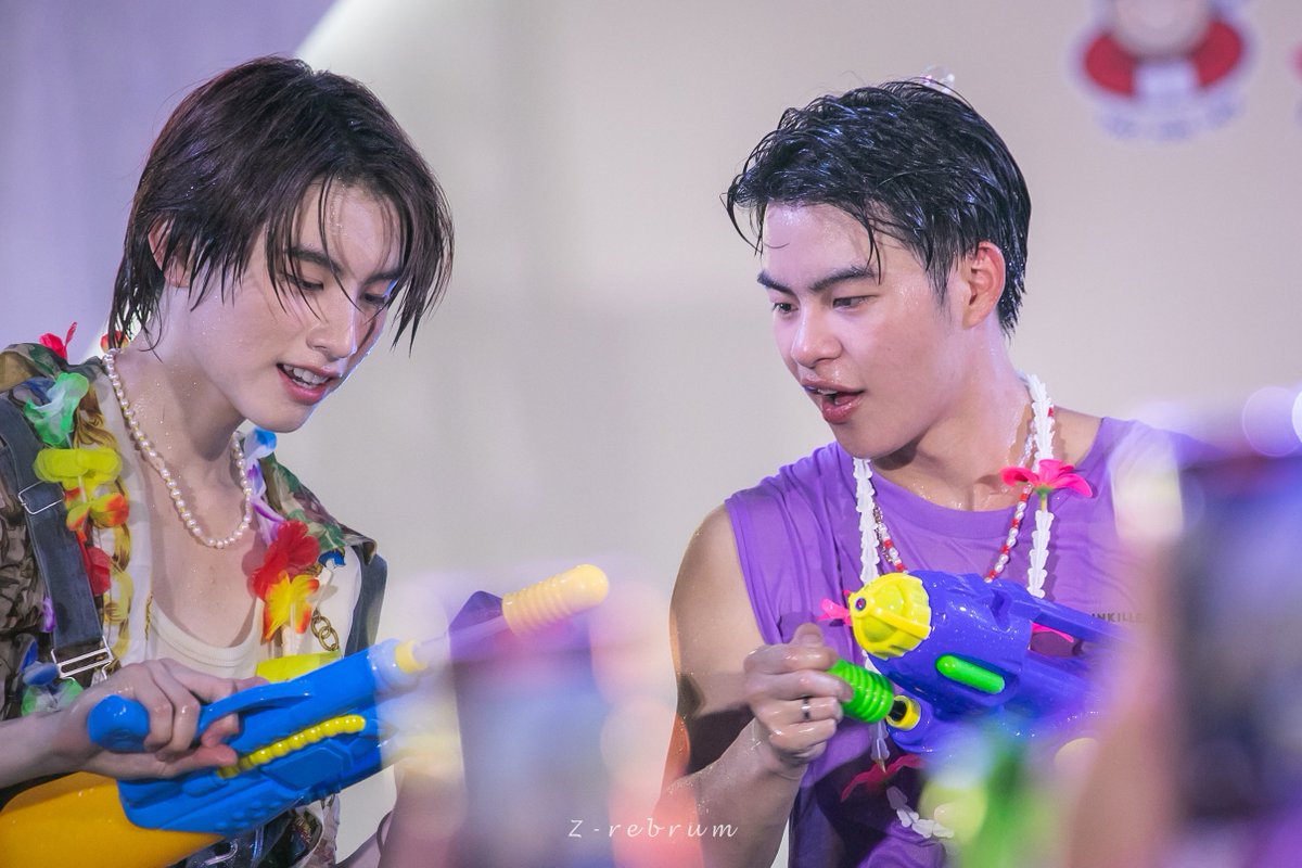 พี่คริสกับน้องเอเอ 🫶🏻💦
.
#MARCbyZ 
#MARCKRIS 
#AAashirakorn 
#ICONSIAMSongkranxBUS