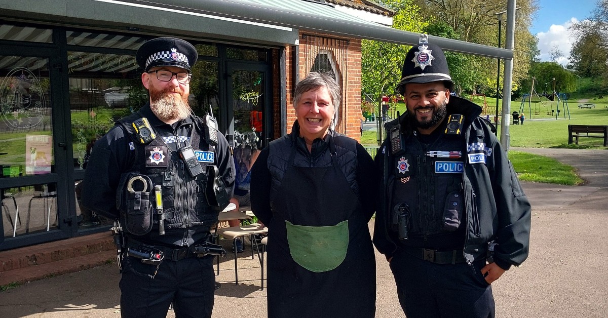 Today (17 April) Town Centre Team were at the Business Forum in #Grays Town Park. Bringing local businesses together with Police and council partnerships to discuss local crime trends & reduce retail crime. Today they discussed legislation passed re: assaults on retail workers.