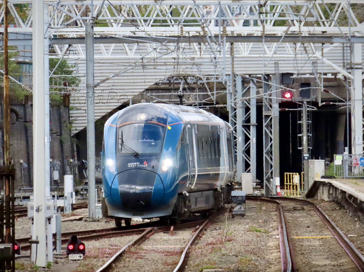 Journeys end for Hitachi #Class805 805009, on 5Q90 0913 Liverpool Edge Hill InterCity Depot > London Euston, as it heads to Middle Siding No.2 #WCML