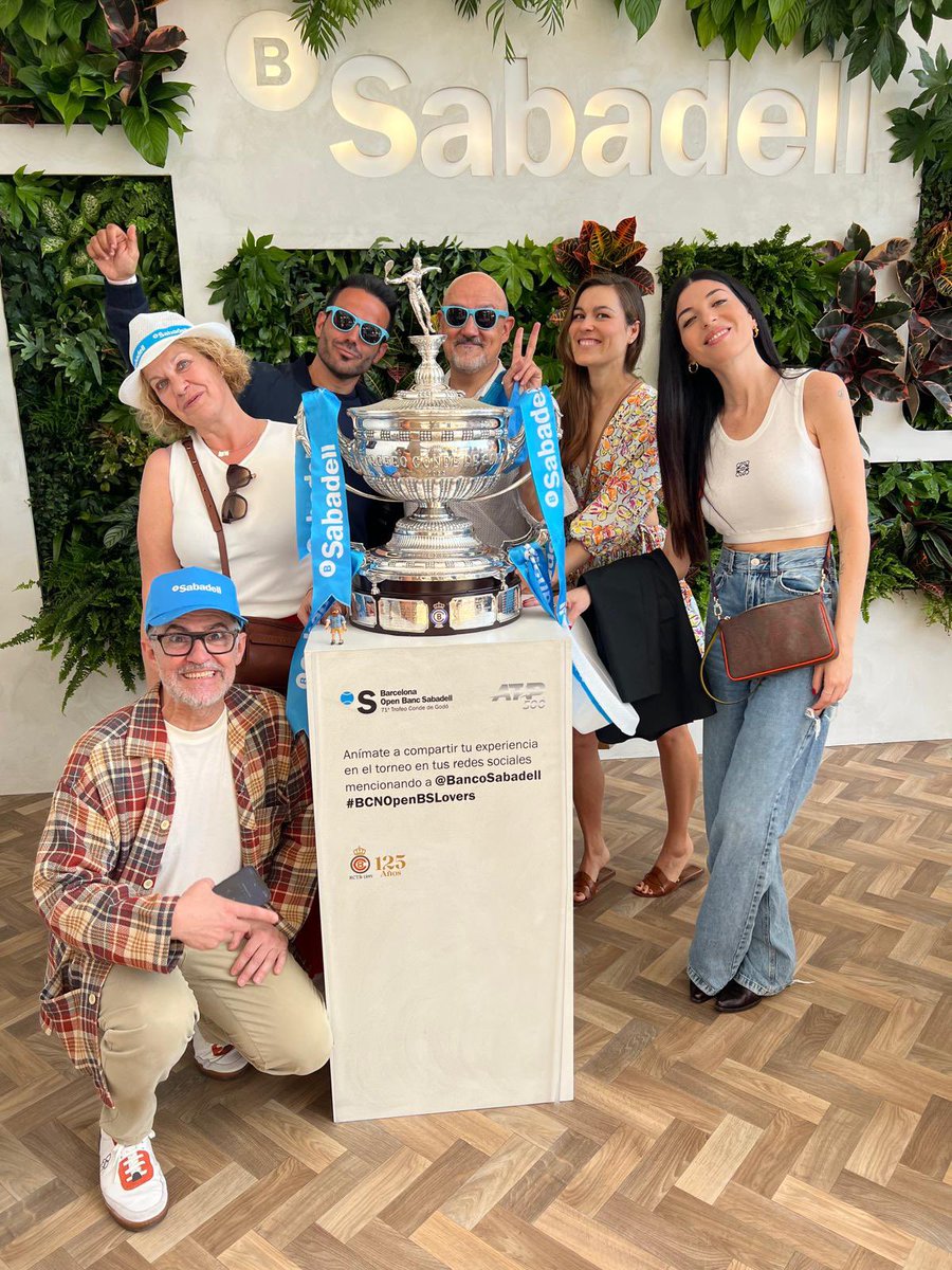 Jonathan Escobar (@j_escobarmarin) on Twitter photo Un año más.
Un gran <a href="/bcnopenbs/">Barcelona Open Banc Sabadell</a> más.
Agradecido al <a href="/BancoSabadell/">Banco Sabadell</a> por hacer posible una vez más este gran torneo y por juntar a un gran equipo humano. ¡GRACIAS!
#BCNOpenBS #BCNopenBSLover Un año más.
Un gran <a href="/bcnopenbs/">Barcelona Open Banc Sabadell</a> más.
Agradecido al <a href="/BancoSabadell/">Banco Sabadell</a> por hacer posible una vez más este gran torneo y por juntar a un gran equipo humano. ¡GRACIAS!
#BCNOpenBS #BCNopenBSLover