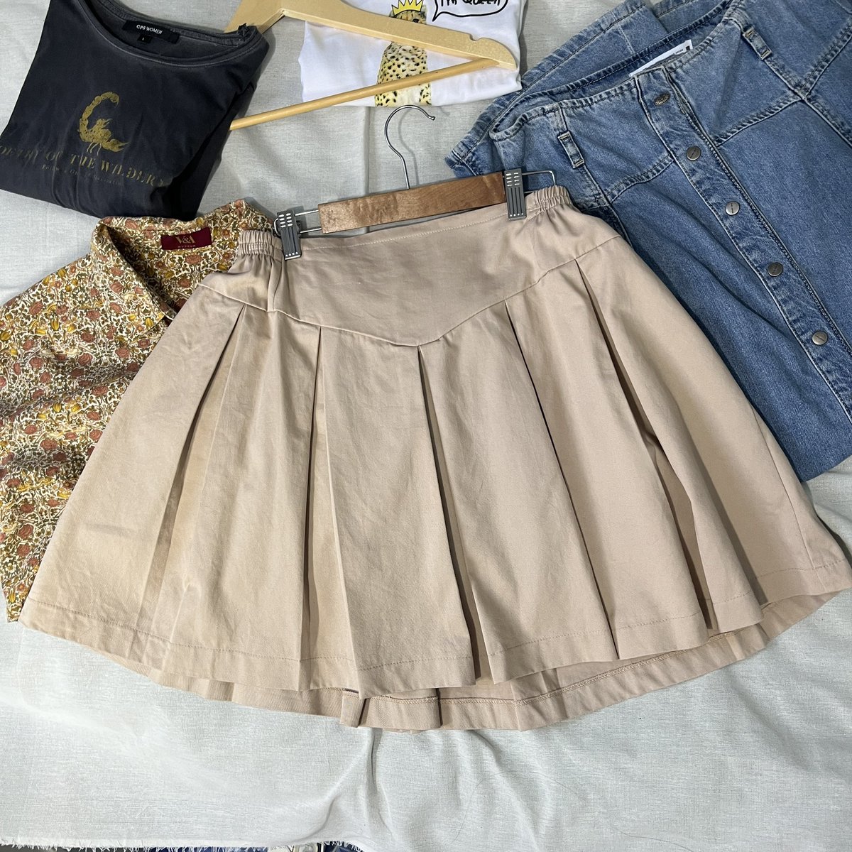 rnx1908's tweet photo. 🌻กระโปรง สีน้ำตาลอ่อนๆ มีซับใน
**ตำหนิไม่มี
เอว ก่อนยืด 26 ยาว 17.5
— 150. ฿

สนใจ CF ทัก DM. มาเลยค่ะ
💥สินค้าเป็นแบบมือสอง อาจจะมีตำหนิเล็กน้อยขอคนที่รับได้ค่ะ

#ส่งต่อเสื้อผ้า #ส่งต่อเสื้อผ้ามือสอง #ส่งต่อ  #เสื้อผ้ามือสอง #โล๊ะตู้ #โล๊ะตู้เสื้อผ้ามือสอง https://t.co/ZIjozWDpjg